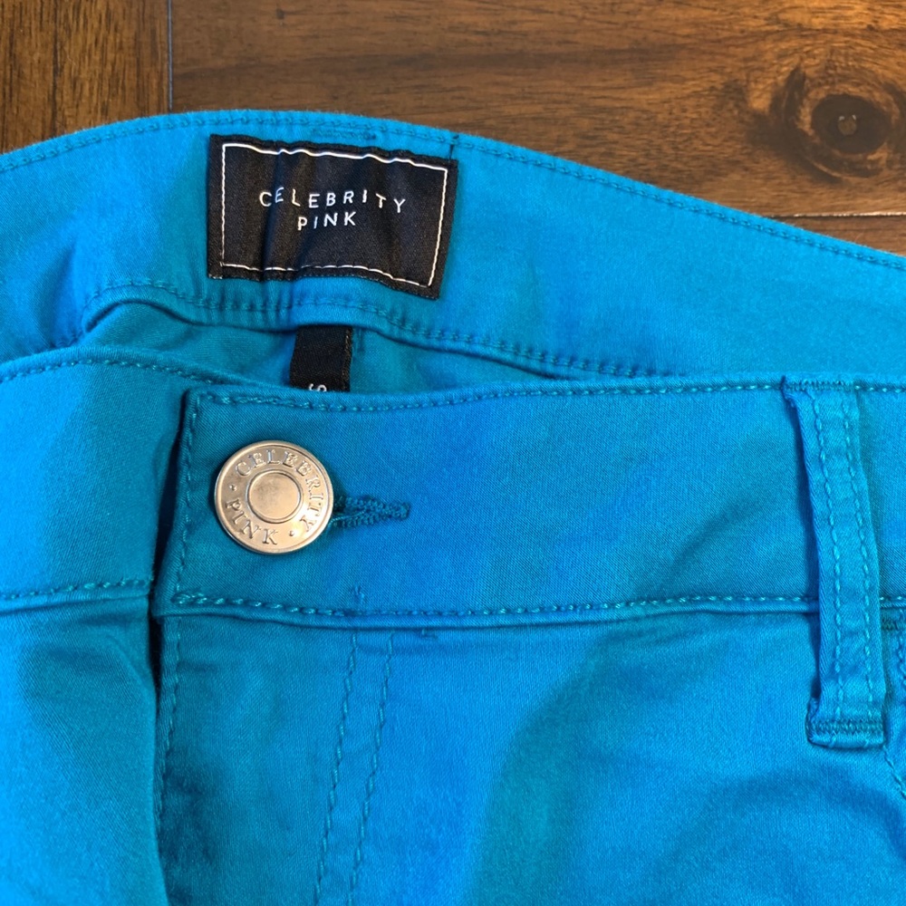 Blue colored jeans barely warn - Picture 2 of 3